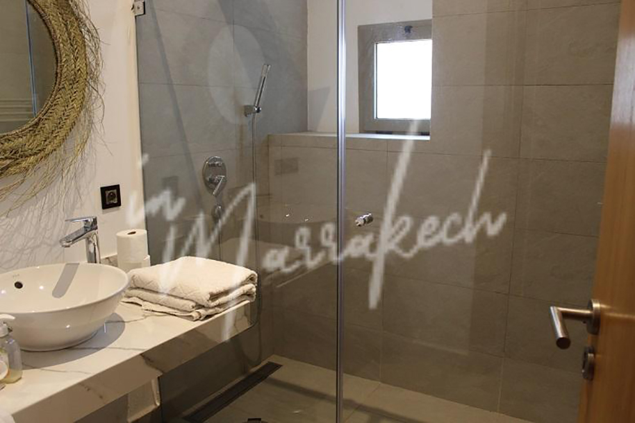 Villa moderne  de 5 chambres à  la vente dans le quartier d'amelkis-9