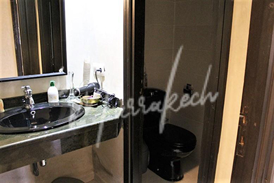 Pavillon à la vente dans un domaine avec piscine