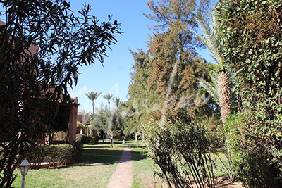 Pavillon à la vente dans un domaine avec piscine