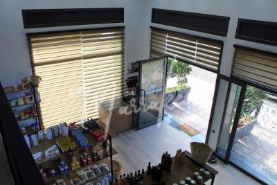 Magnifique magasin à louer sur targa avec pas de porte