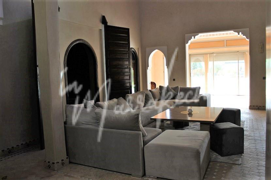 Villa de Quatre chambres  à  la vente sur la route de ouarzazate-2