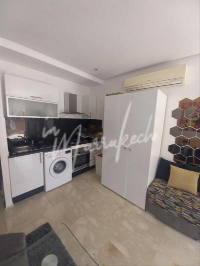 Coquet studio au dernier étage à la location