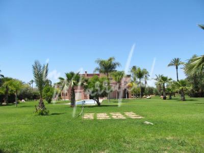 Magnifique villa vide à la palmeraie